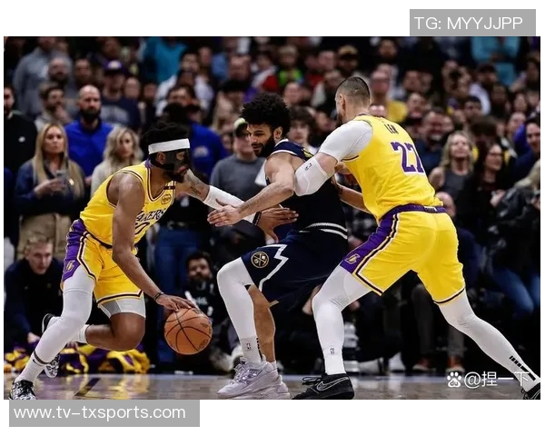 湖人训练场景曝光斯玛特紧逼八村里夫斯全力防守展现球队默契